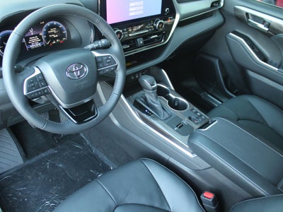 2026 Toyota Highlander Hybrid Platinum