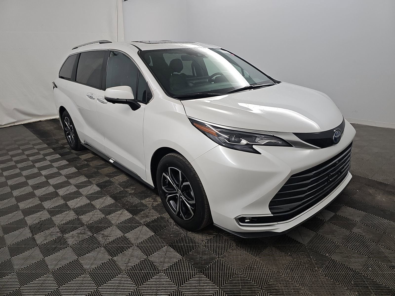 2025 Toyota Sienna Platinum