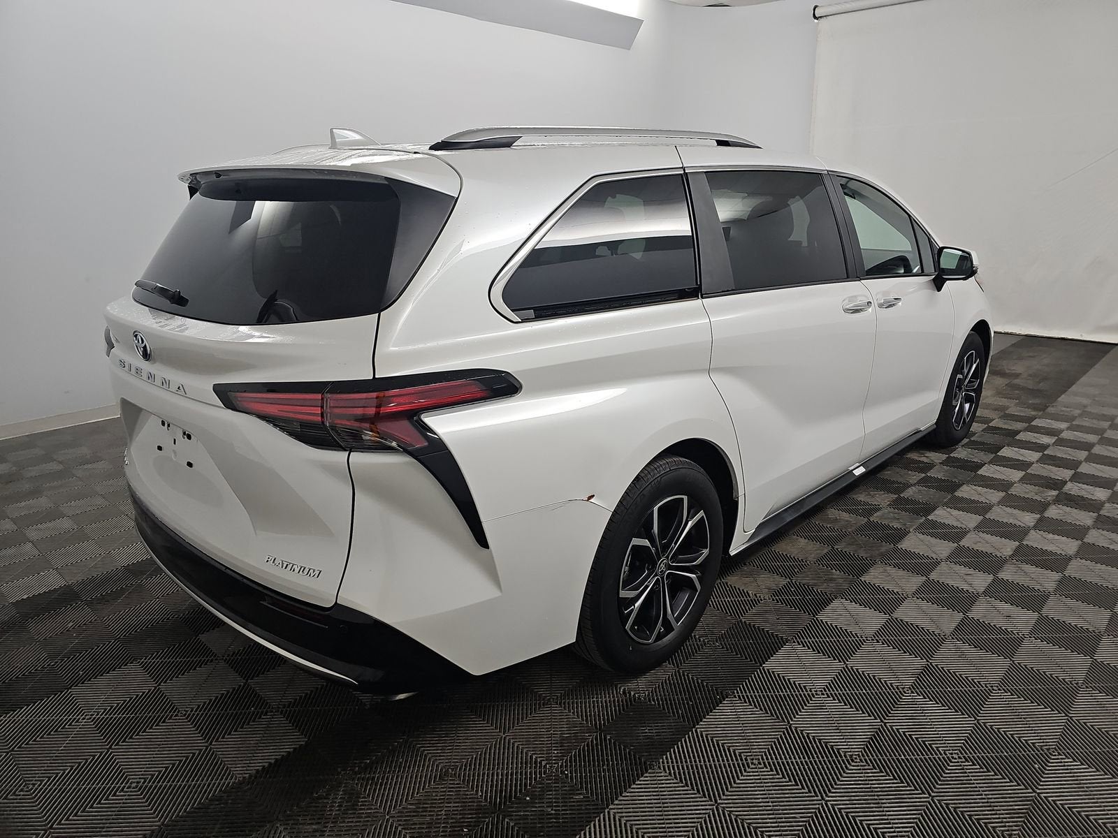 2025 Toyota Sienna Platinum
