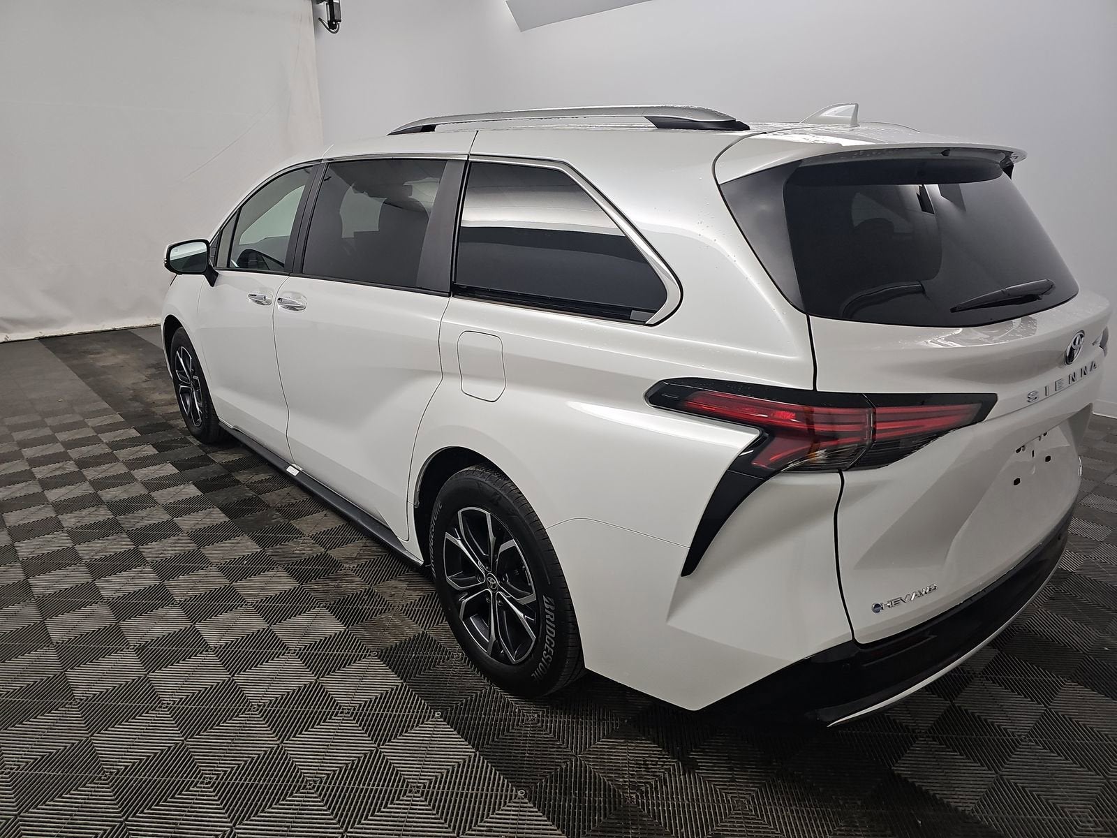 2025 Toyota Sienna Platinum