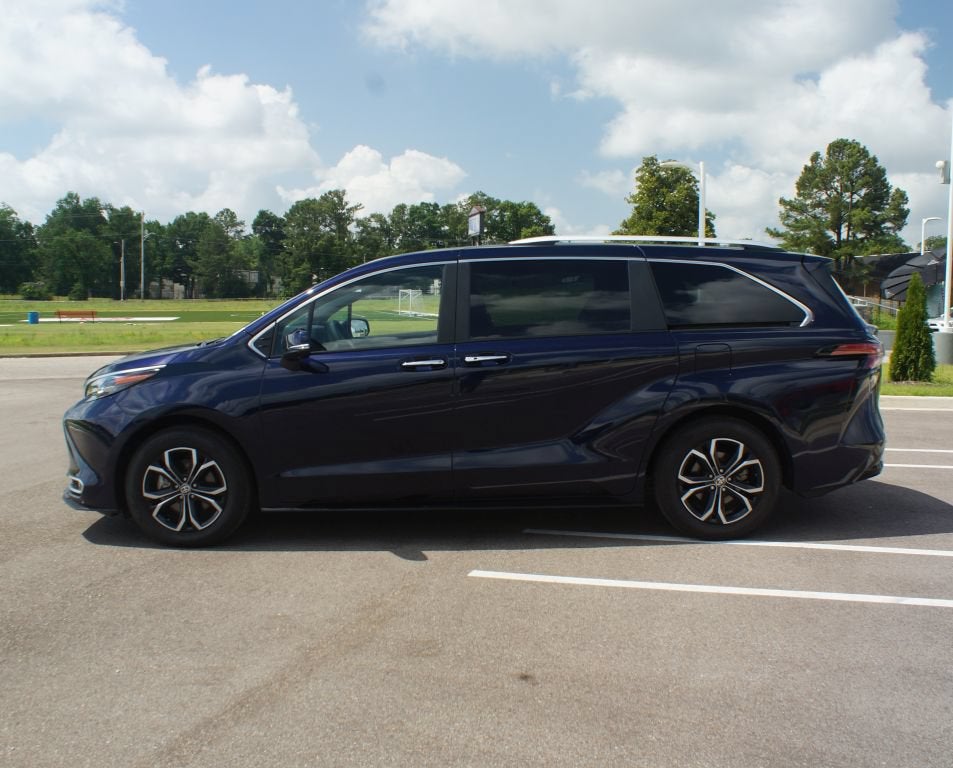 2025 Toyota Sienna Platinum