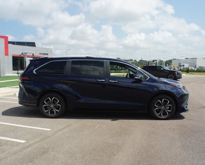 2025 Toyota Sienna Platinum