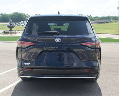 2025 Toyota Sienna Platinum