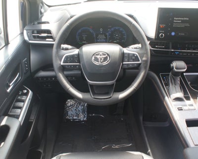 2025 Toyota Sienna Platinum