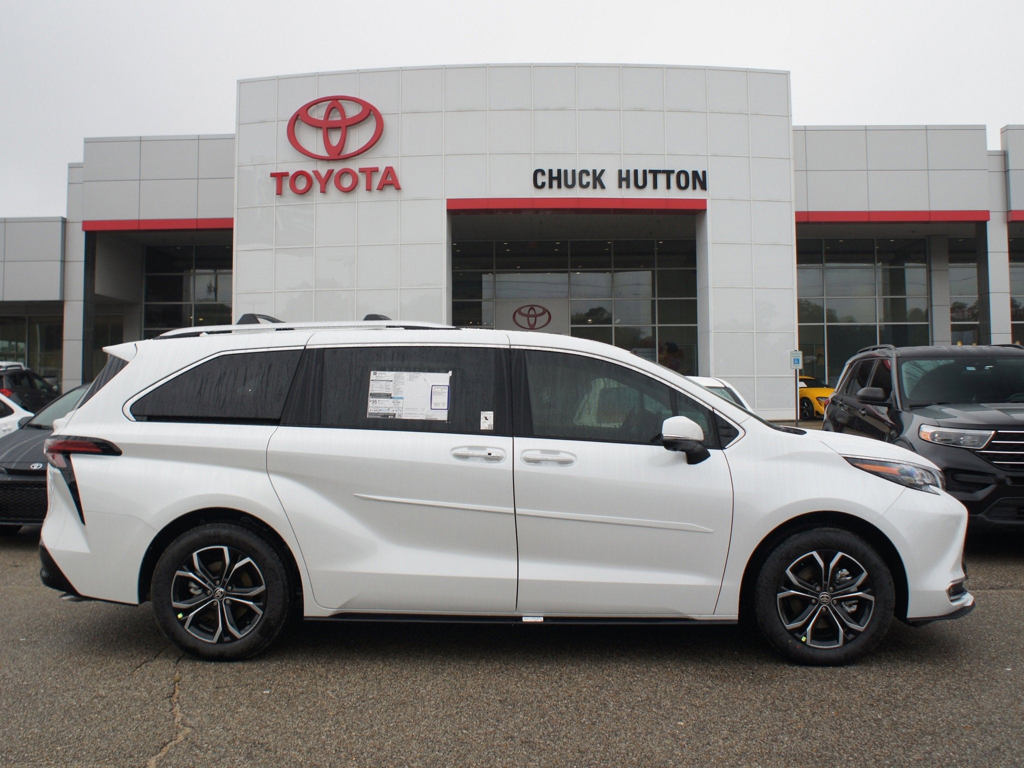 2026 Toyota Sienna Platinum 7-Passenger Hybrid AWD's photo