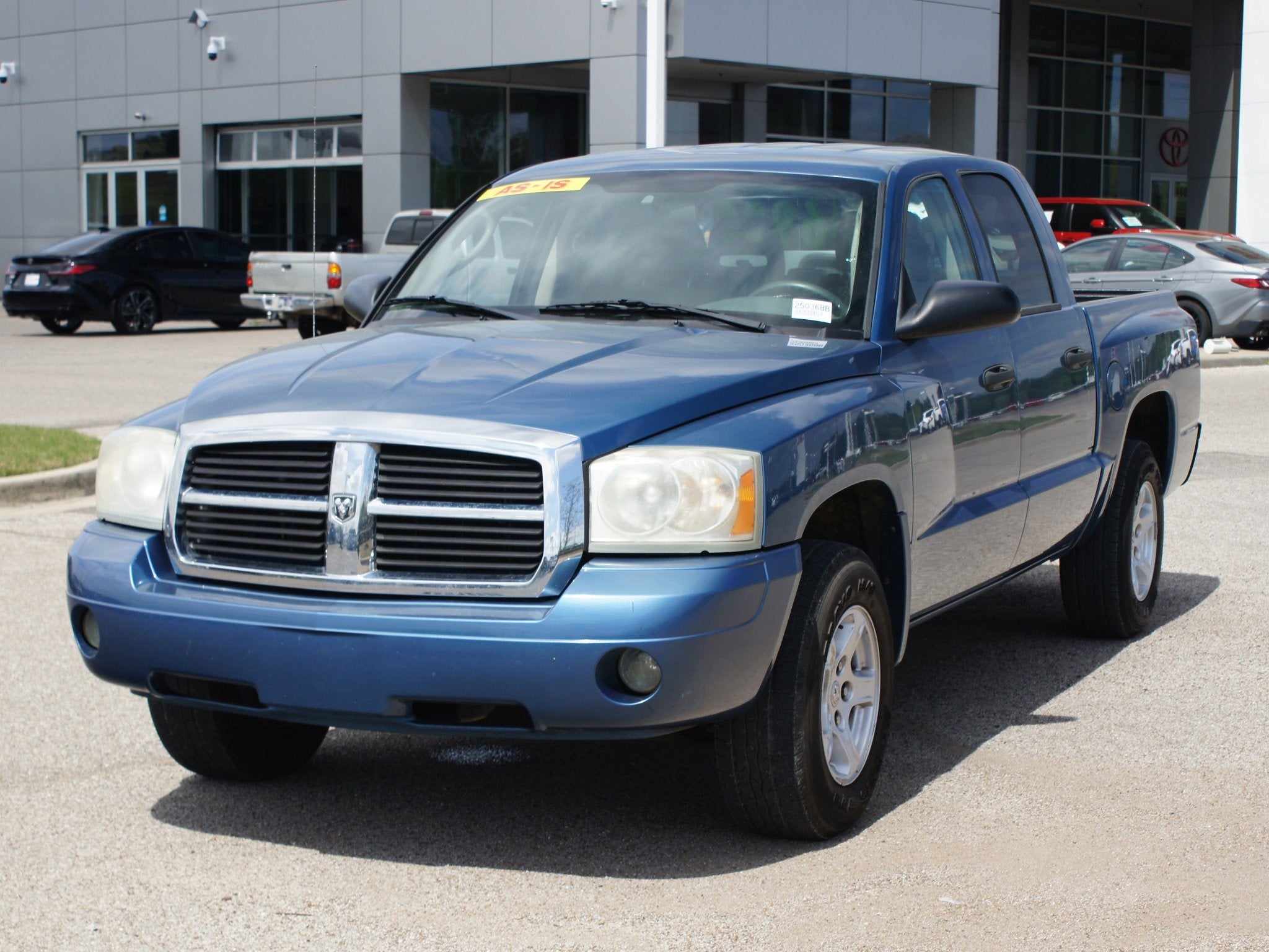 Used 2006 Dodge Dakota SLT with VIN 1D7HE48K86S635228 for sale in Memphis, TN
