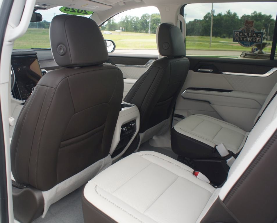 2025 GMC Acadia FWD Denali