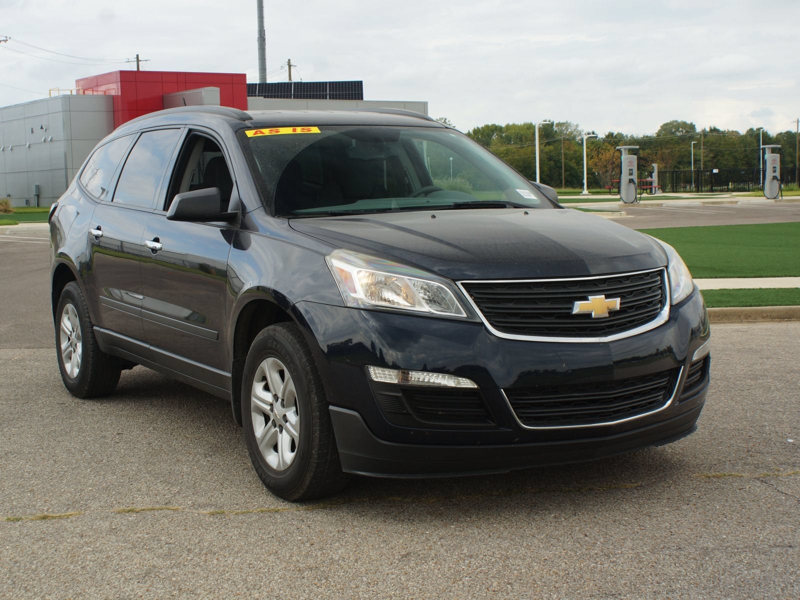 Used 2016 Chevrolet Traverse LS with VIN 1GNKRFKD7GJ323023 for sale in Memphis, TN
