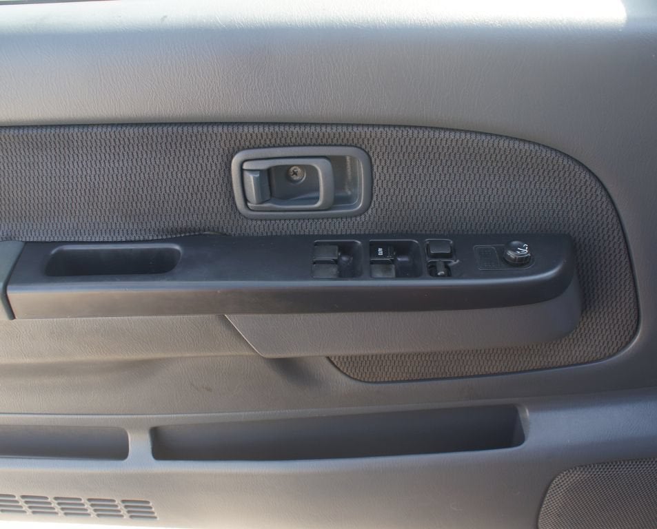 2004 Nissan Frontier 2WD Base