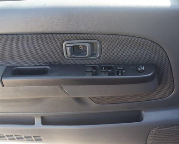 2004 Nissan Frontier 2WD XE
