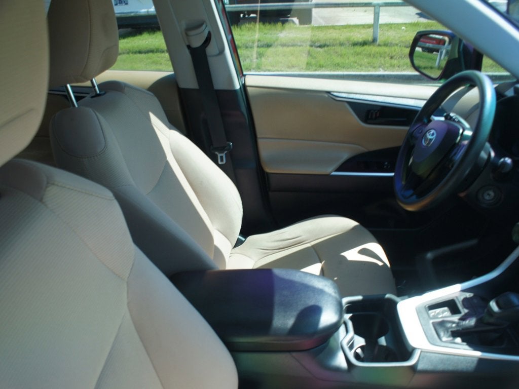 2019 Toyota RAV4 LE
