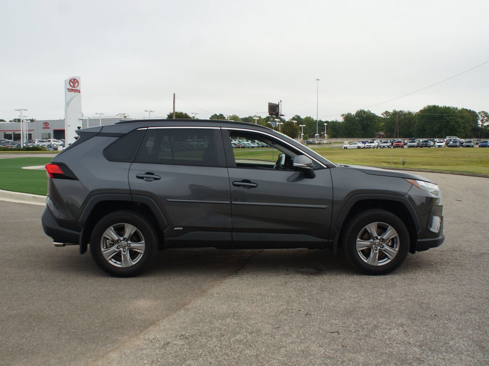 2024 Toyota RAV4 Hybrid XLE