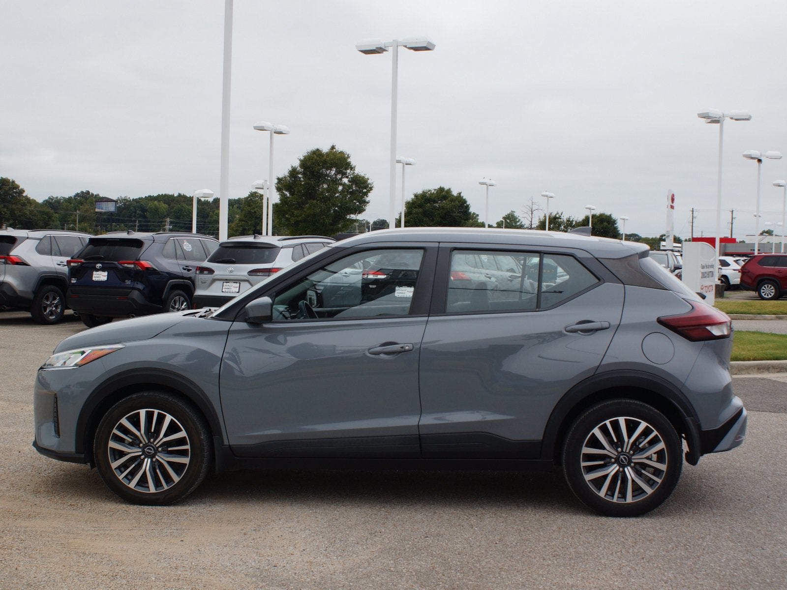 2023 Nissan Kicks SV
