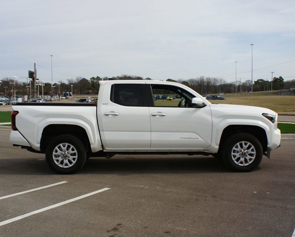 2025 Toyota Tacoma 4WD SR5