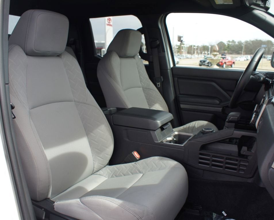 2025 Toyota Tacoma 4WD SR5