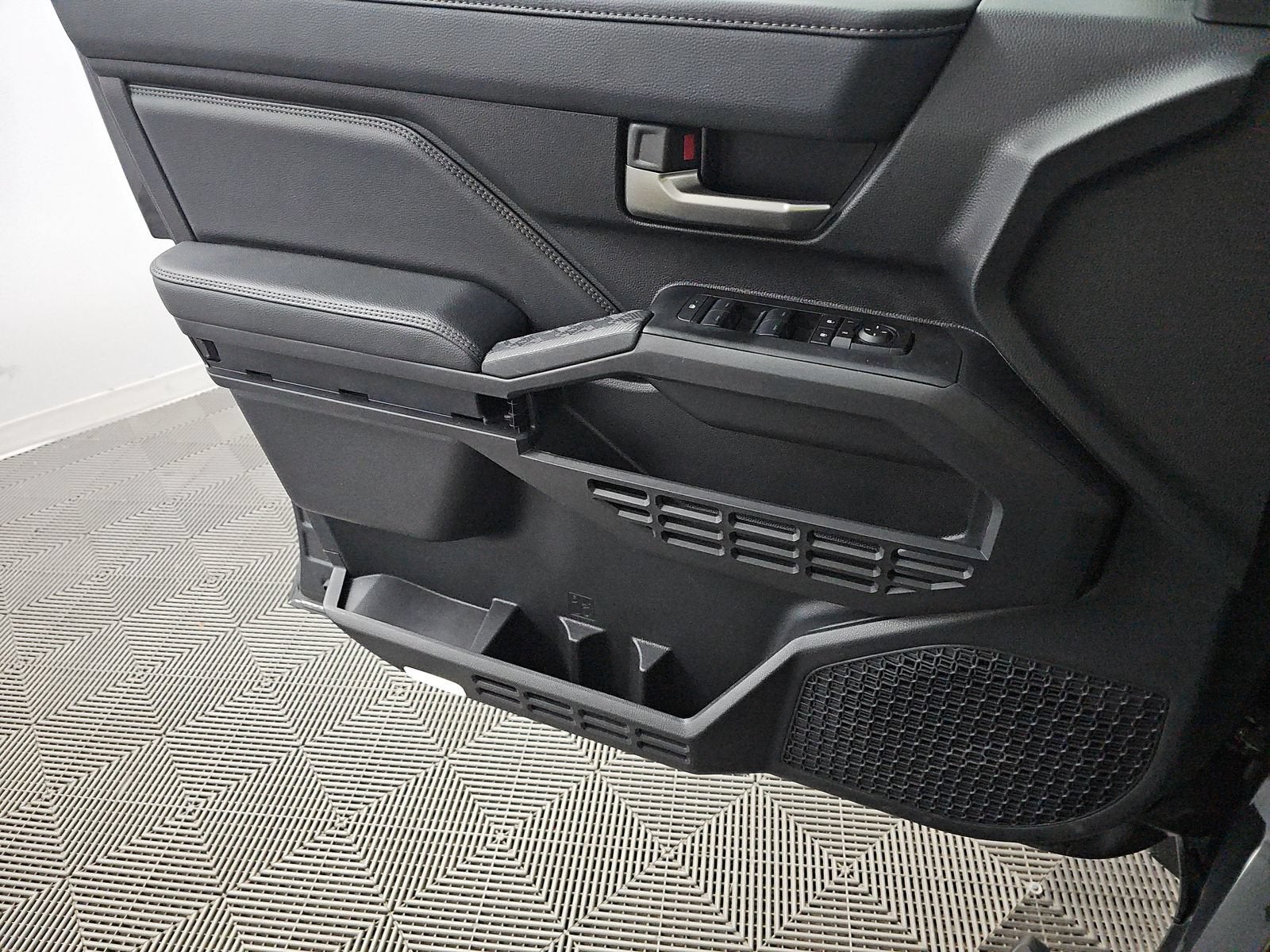 2025 Toyota Tacoma 4WD Limited Hybrid