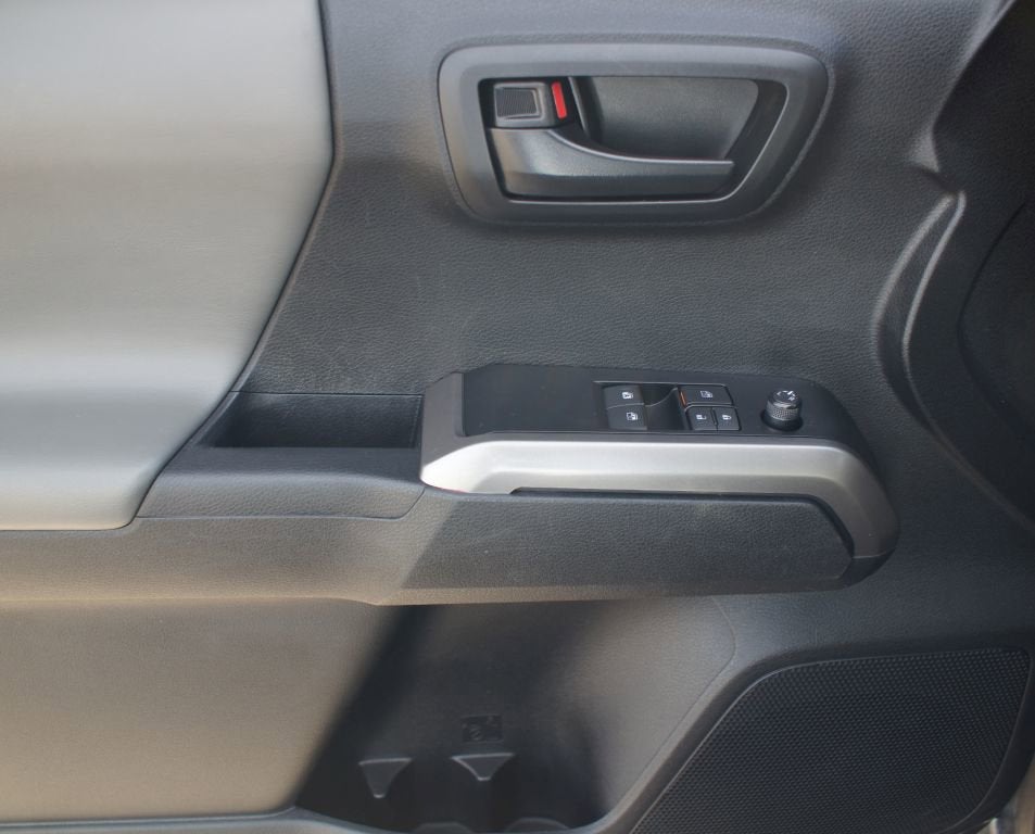 2022 Toyota Tacoma 2WD SR5