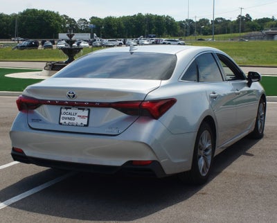 2020 Toyota Avalon Hybrid XLE
