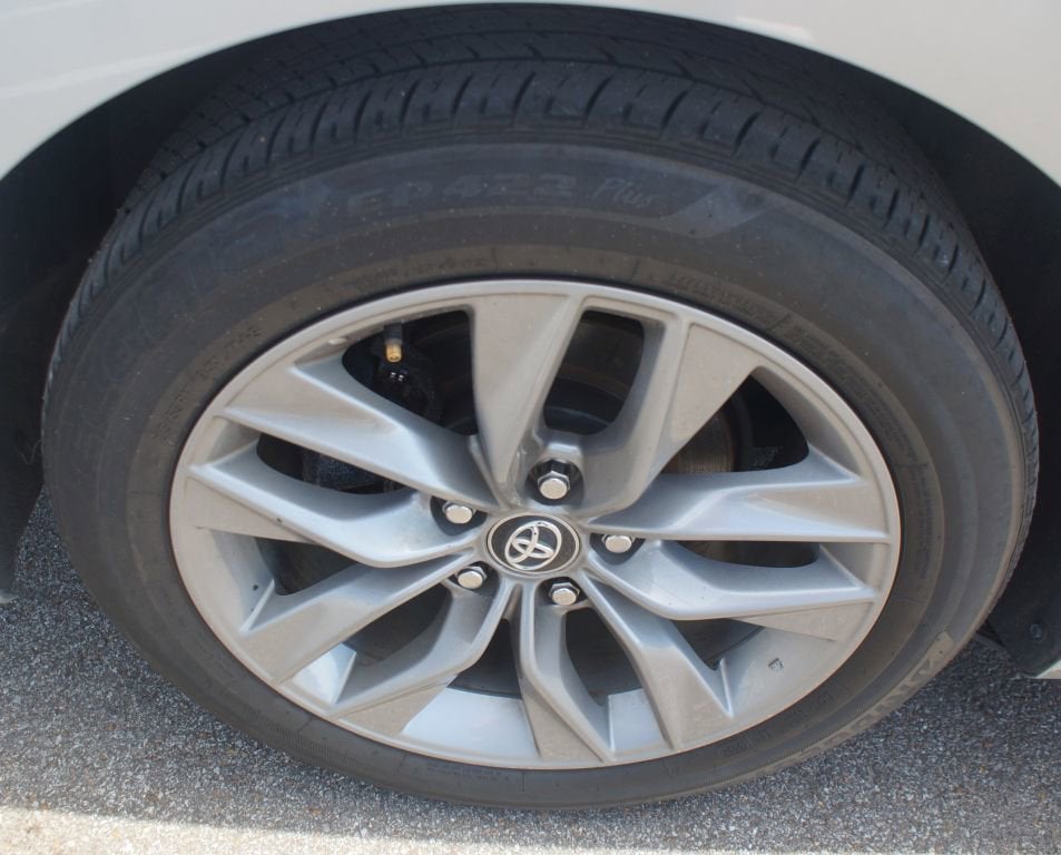 2020 Toyota Avalon Hybrid XLE