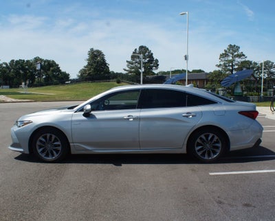 2020 Toyota Avalon Hybrid XLE