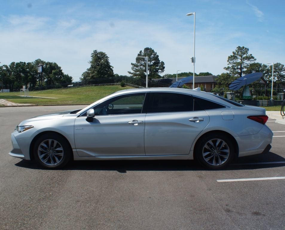 2020 Toyota Avalon Hybrid XLE
