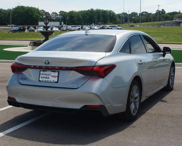 2020 Toyota Avalon Hybrid XLE