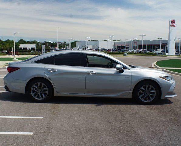2020 Toyota Avalon Hybrid XLE