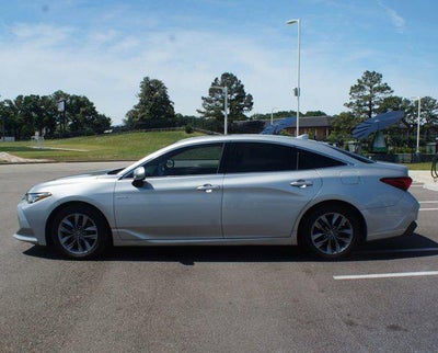 2020 Toyota Avalon Hybrid XLE