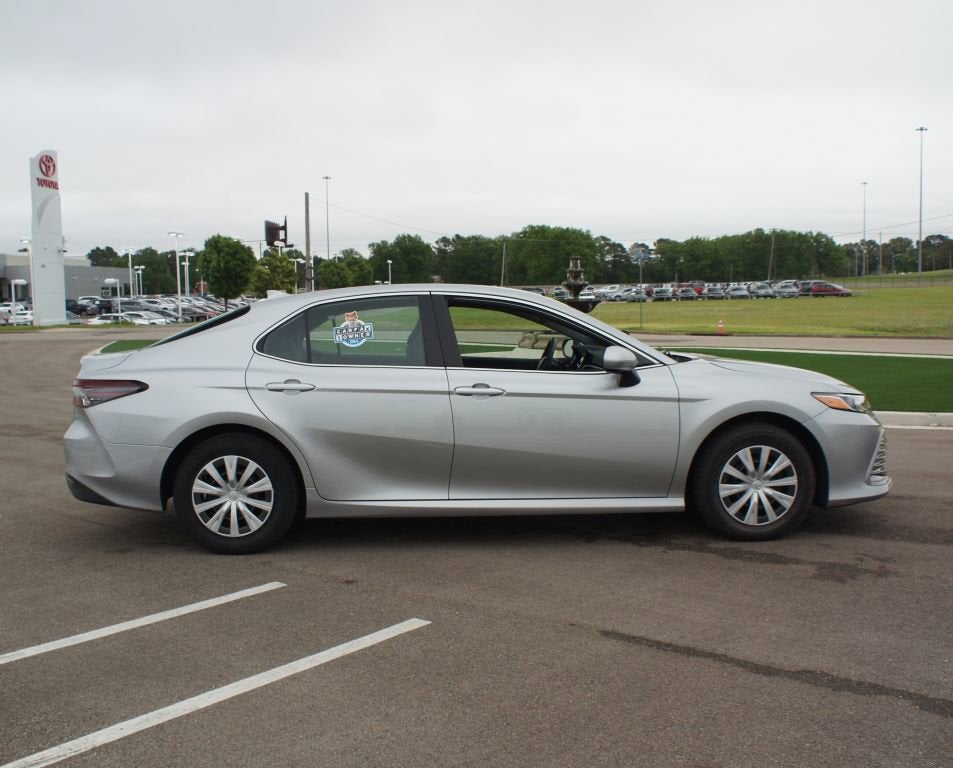 2024 Toyota Camry Hybrid LE