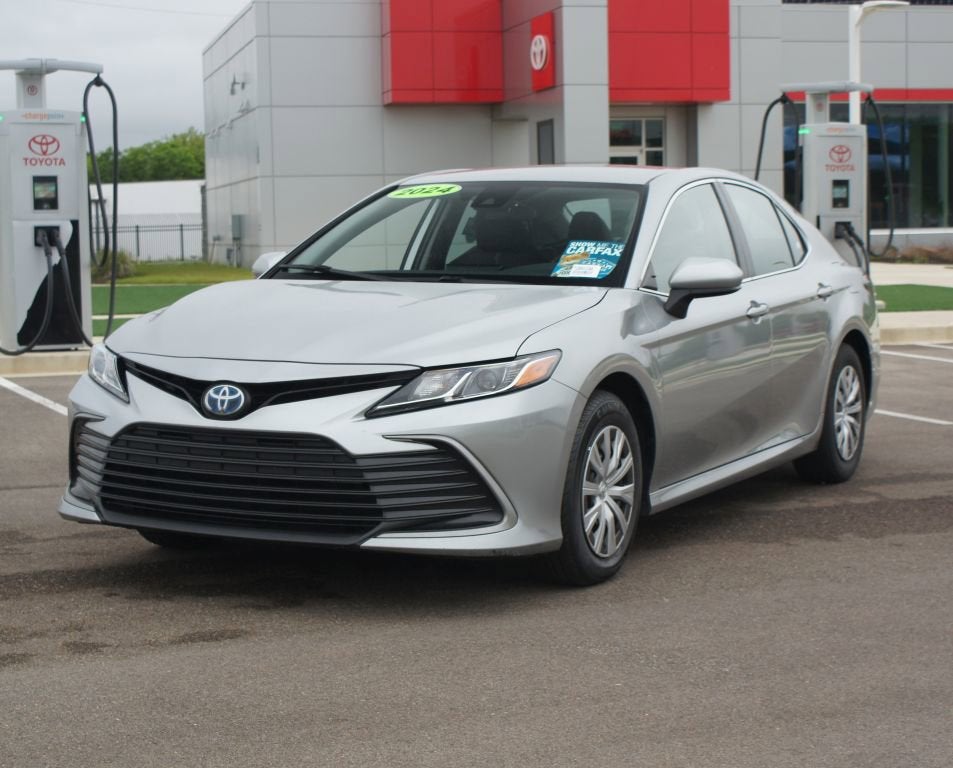 2024 Toyota Camry Hybrid LE