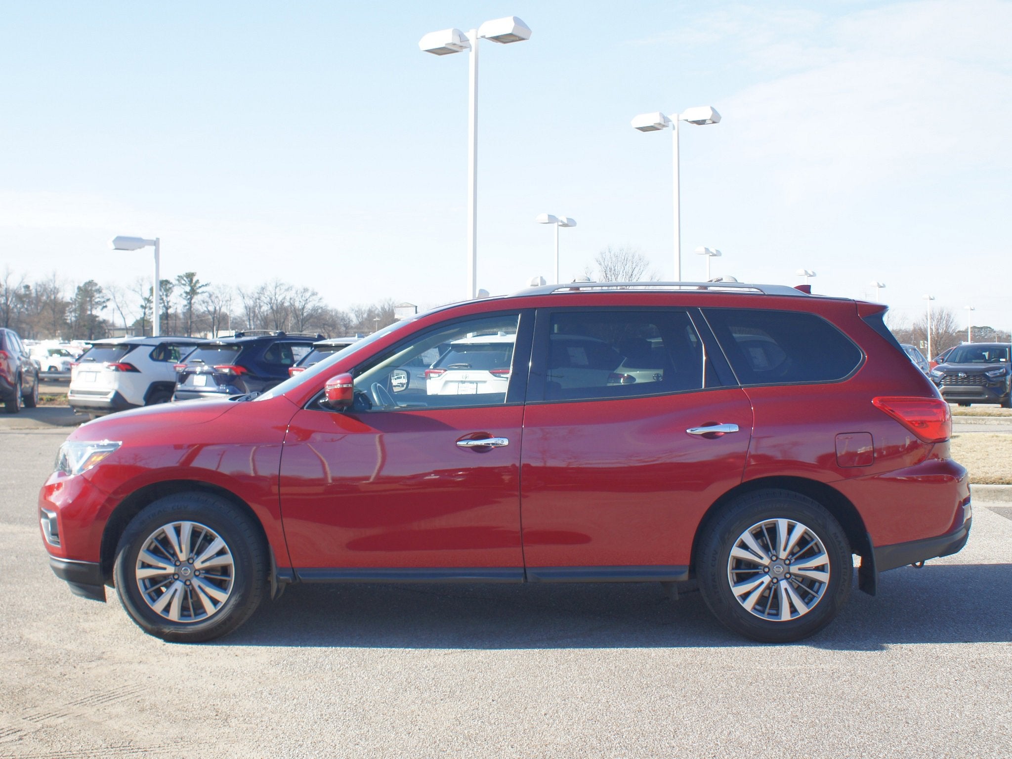 2020 Nissan Pathfinder SV