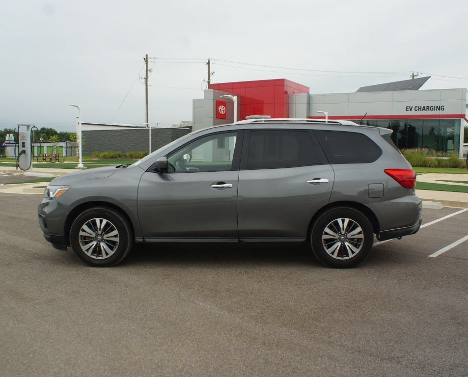2017 Nissan Pathfinder SV