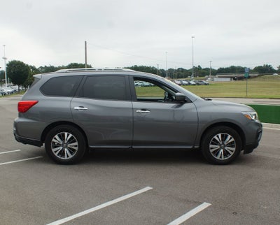 2017 Nissan Pathfinder SV