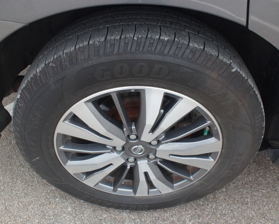 2017 Nissan Pathfinder SV