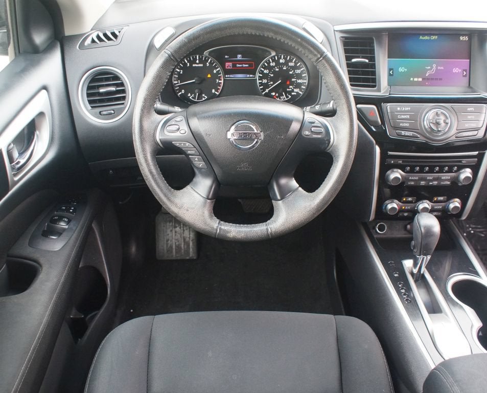 2017 Nissan Pathfinder SV