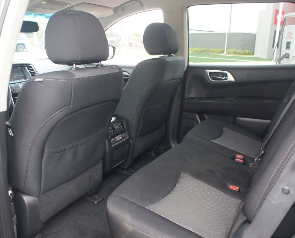2017 Nissan Pathfinder SV