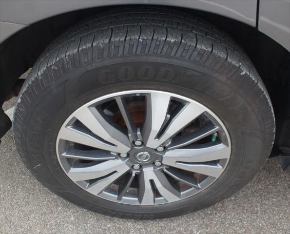 2017 Nissan Pathfinder SV
