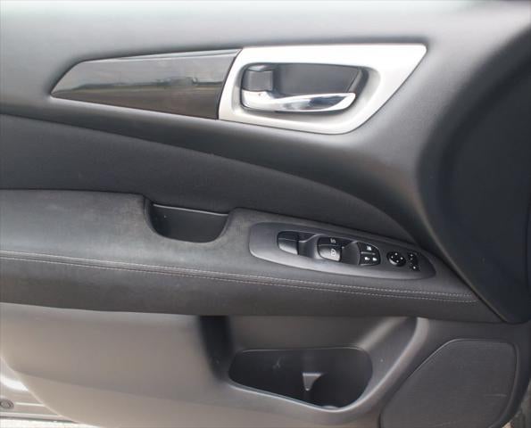2017 Nissan Pathfinder SV