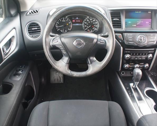 2017 Nissan Pathfinder SV