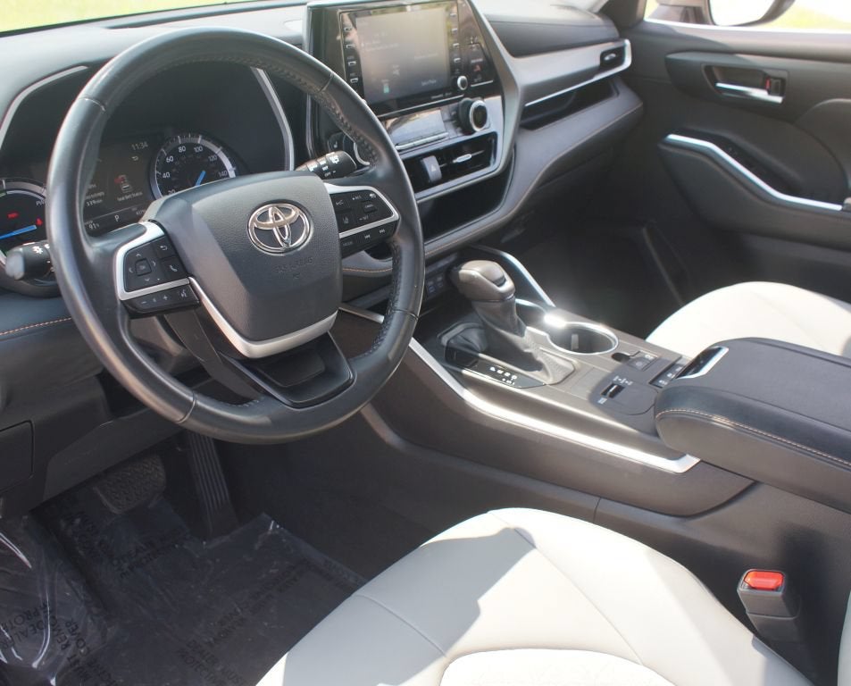 2022 Toyota Highlander Hybrid Bronze Edition