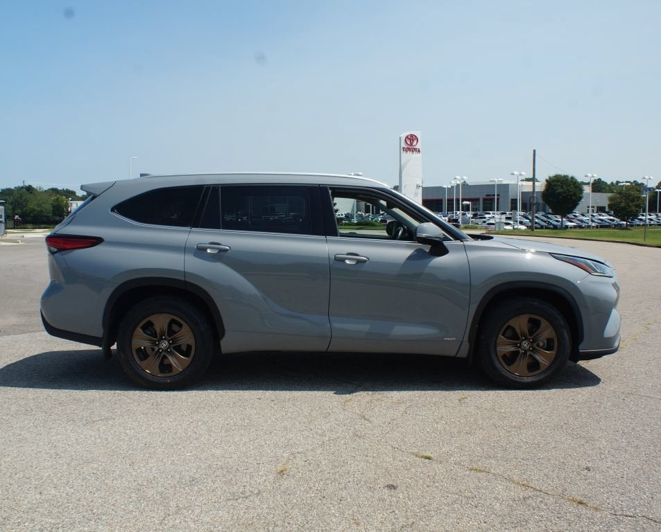 2022 Toyota Highlander Hybrid Bronze Edition