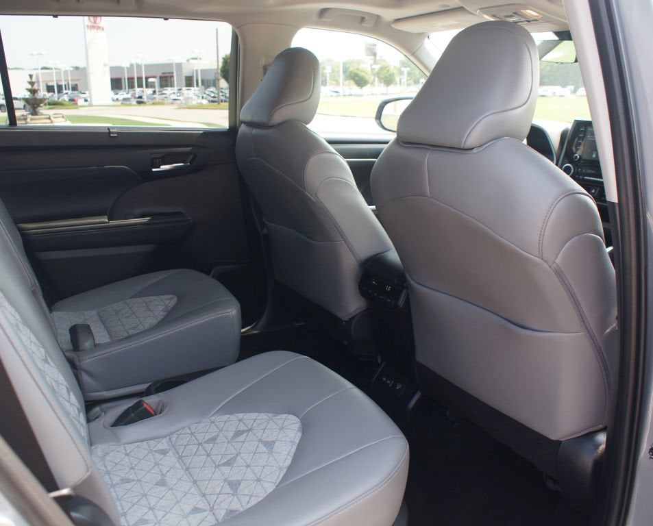 2022 Toyota Highlander Hybrid Bronze Edition