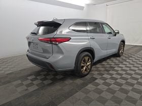 2022 Toyota Highlander Hybrid Bronze Edition