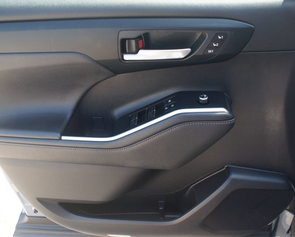 2022 Toyota Highlander Hybrid Bronze Edition
