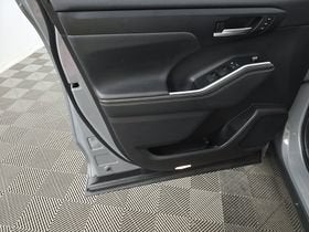2022 Toyota Highlander Hybrid Bronze Edition