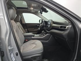 2022 Toyota Highlander Hybrid Bronze Edition