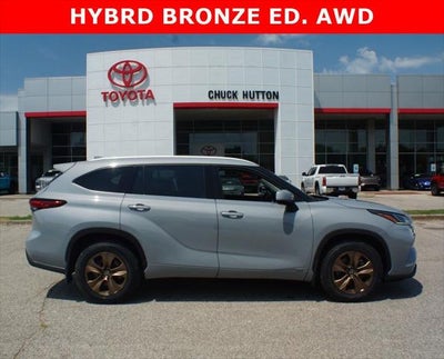 2022 Toyota Highlander Hybrid Bronze Edition
