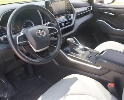 2022 Toyota Highlander Hybrid Bronze Edition