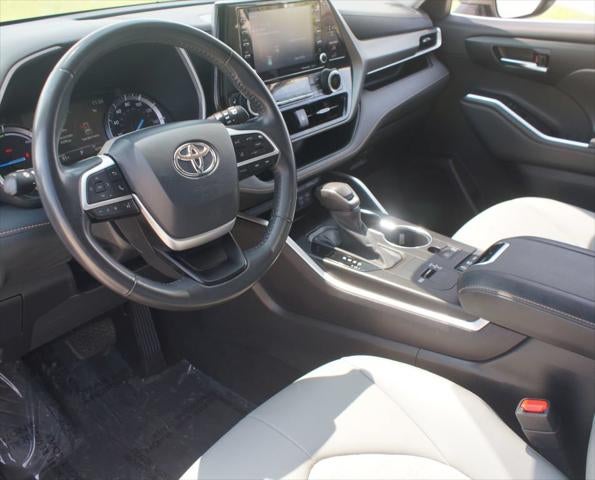 2022 Toyota Highlander Hybrid Bronze Edition