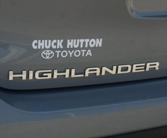 2022 Toyota Highlander Hybrid Bronze Edition